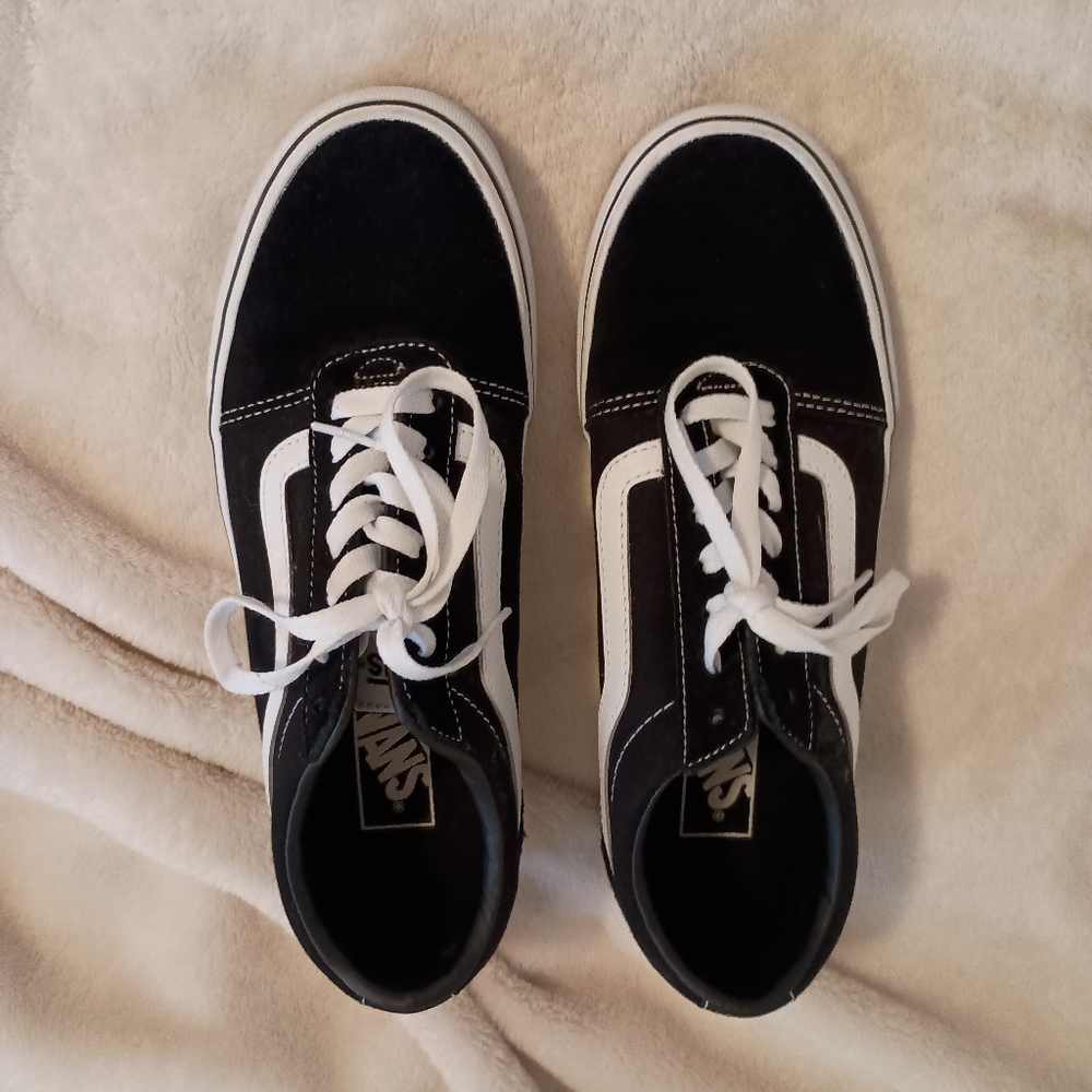 Black Vans Sneakers! Size 9.5 Women or 8 Men